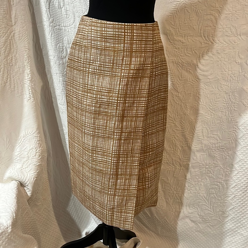 Tory Burch linen blend wrap skirt, size 2, NWOT‎